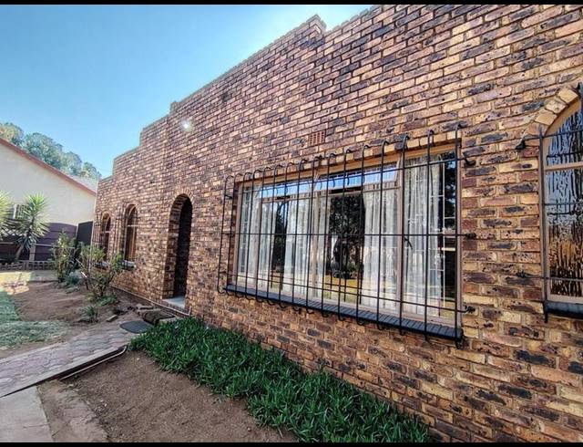 5 BEDROOM HOUSE FOR SALE IN WITFIELD